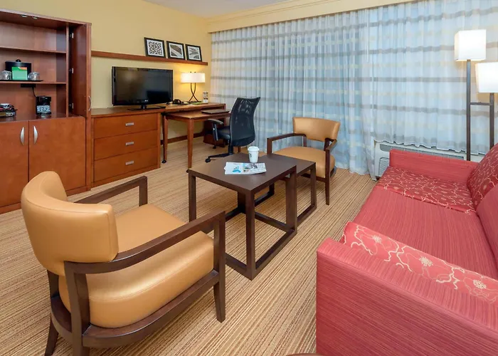 Courtyard Hanes Mall Hotel