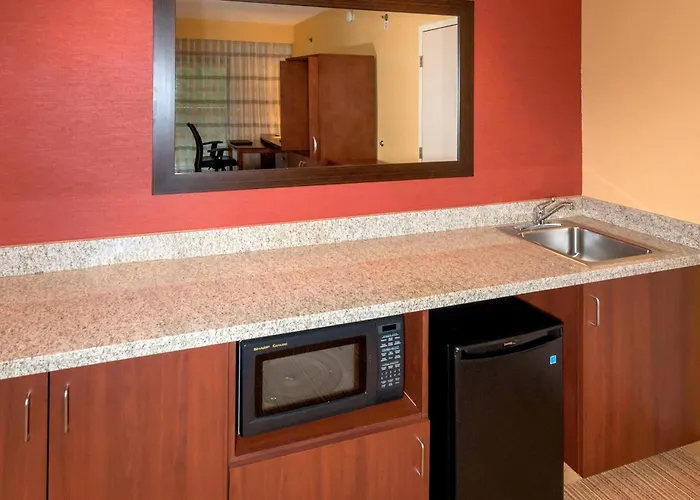Hotel Courtyard Hanes Mall 3*
