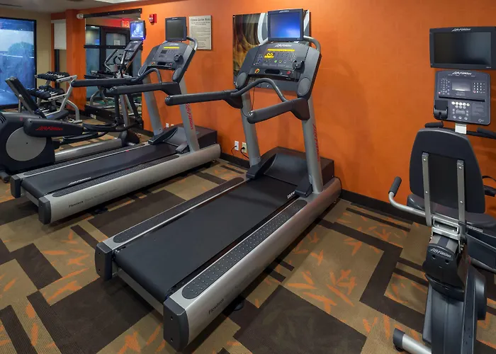 Courtyard Hanes Mall 3*