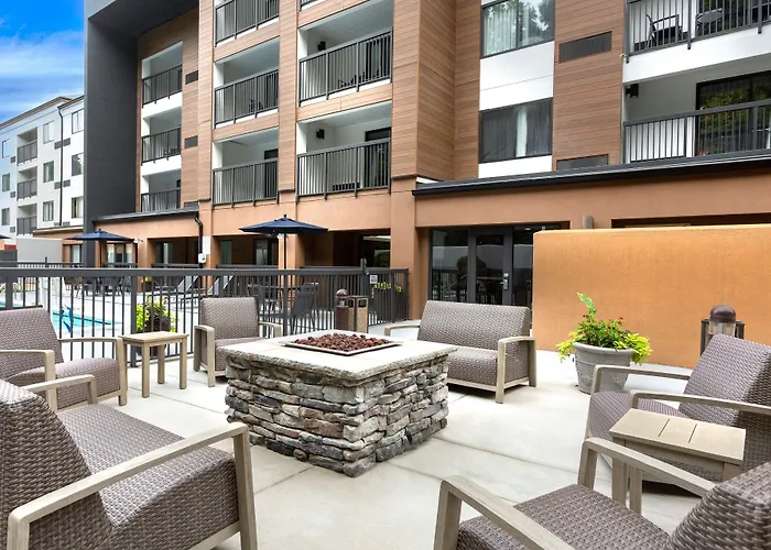 Courtyard Hanes Mall Hotel Winston-Salem