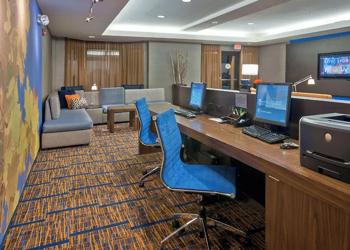 Courtyard Hanes Mall Hotel 3*