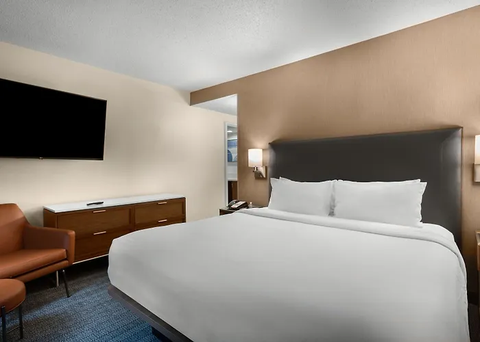 Courtyard Hanes Mall Hotel 3*